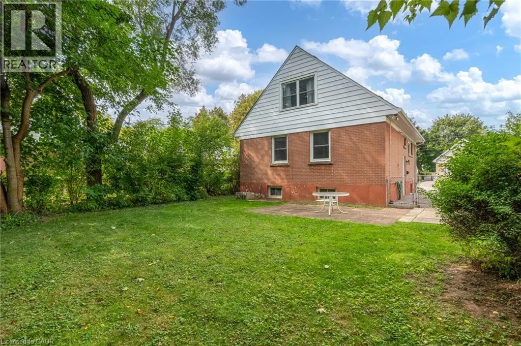 8 BEAUCOURT Place