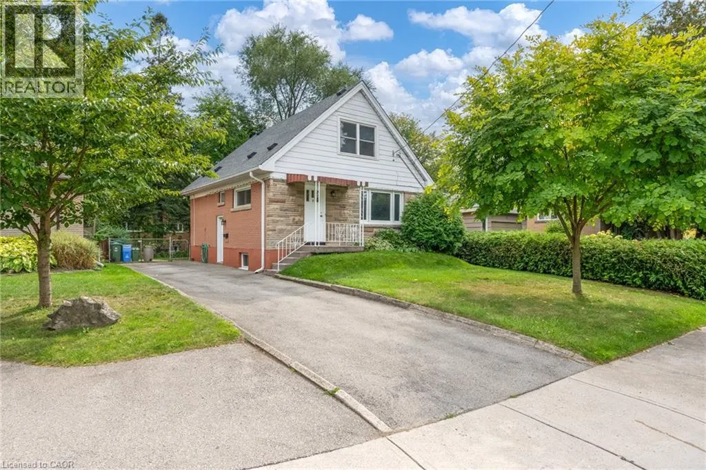 8 BEAUCOURT Place
