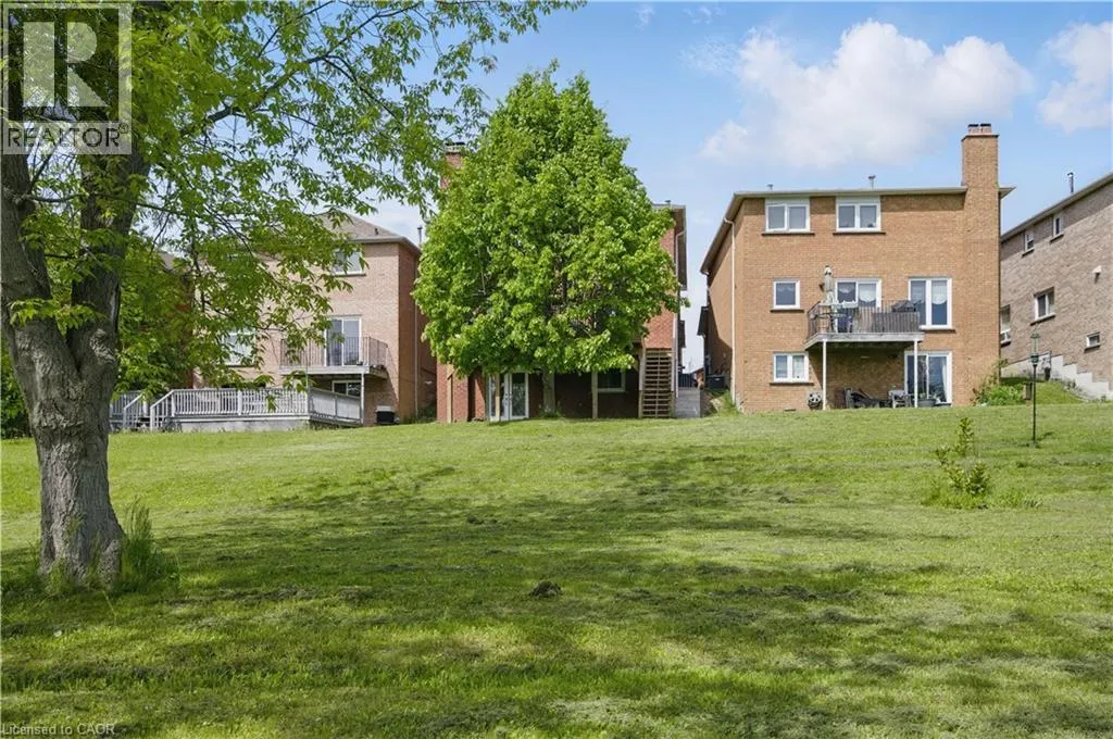 85 GENNELA Square