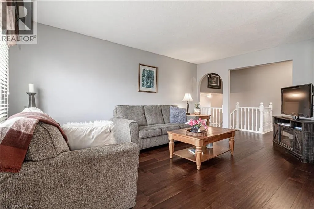 700 WOODVIEW Road