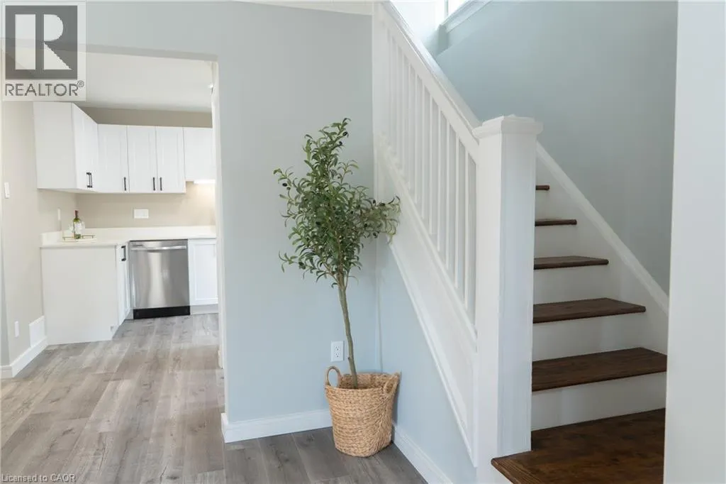 39 CLOVERHILL Road