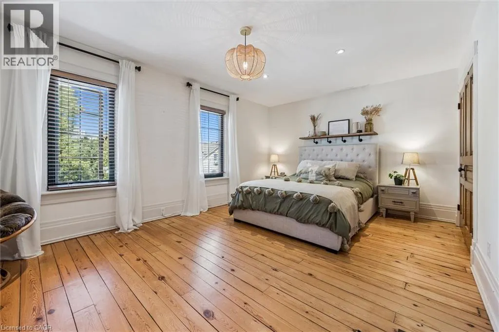 5 CROMBIE Street