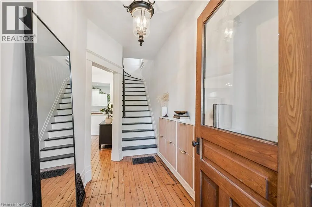 5 CROMBIE Street