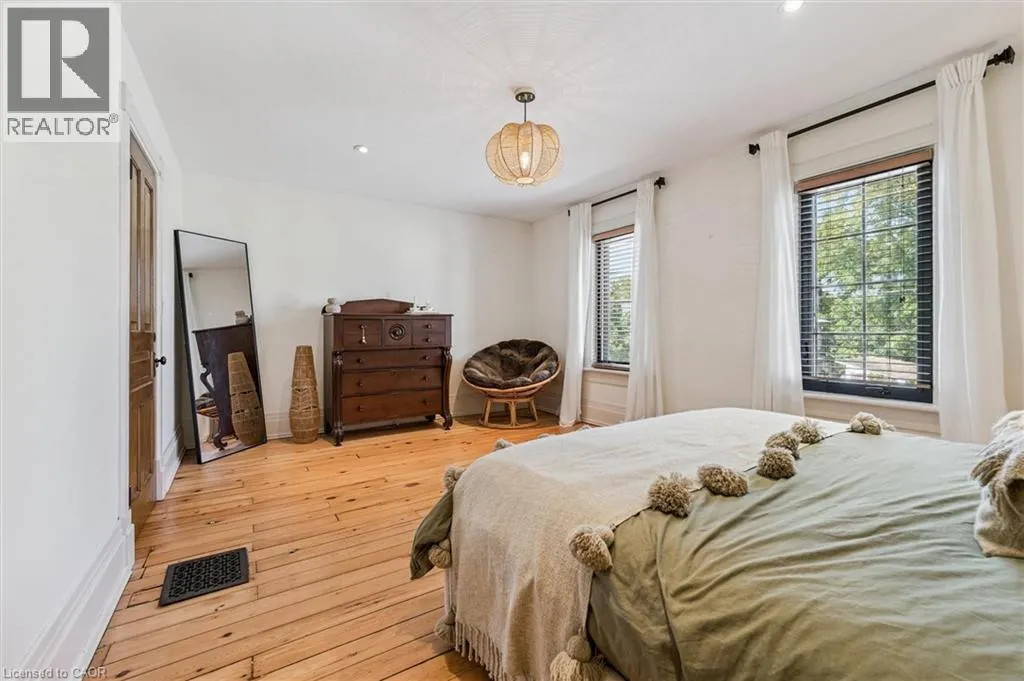 5 CROMBIE Street