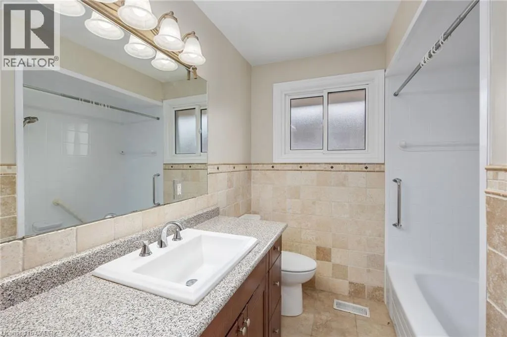 60 CHAMPLAIN Avenue Unit# Main Floor, #Main Floor