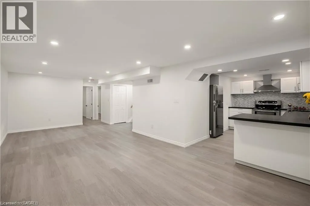 60 CHAMPLAIN Avenue Unit# Main Floor, #Main Floor