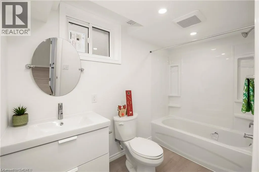 60 CHAMPLAIN Avenue Unit# Main Floor, #Main Floor