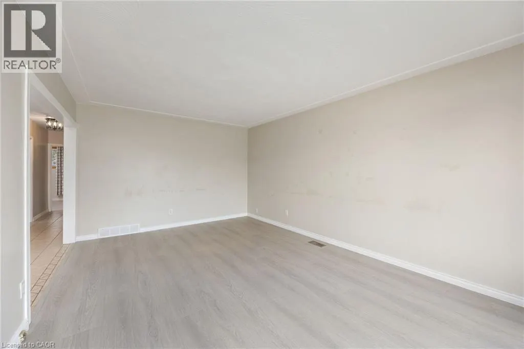 60 CHAMPLAIN Avenue Unit# Main Floor, #Main Floor