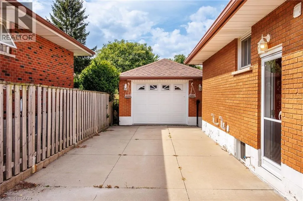 60 CHAMPLAIN Avenue Unit# Main Floor, #Main Floor