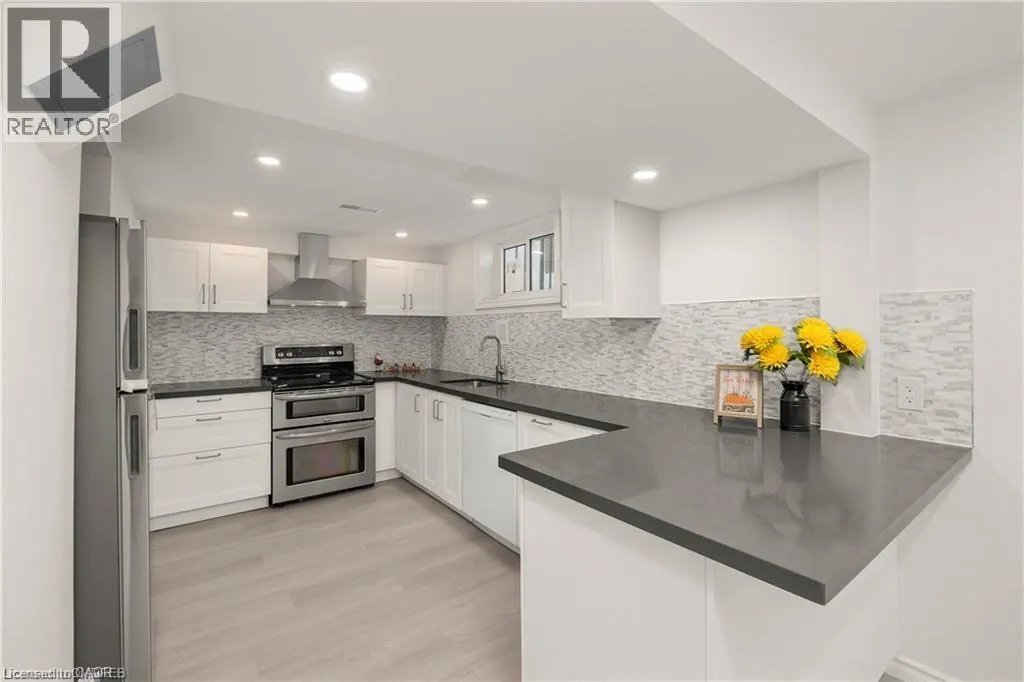 60 CHAMPLAIN Avenue Unit# Main Floor, #Main Floor
