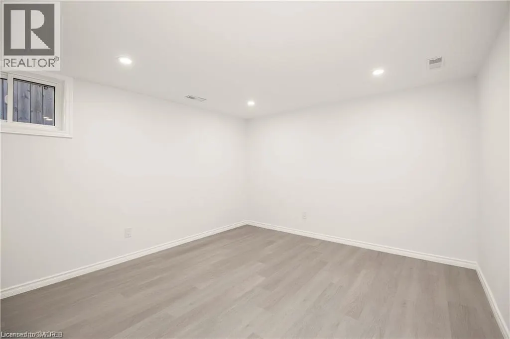 60 CHAMPLAIN Avenue Unit# Main Floor, #Main Floor