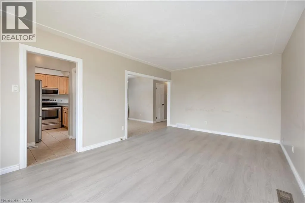 60 CHAMPLAIN Avenue Unit# Main Floor, #Main Floor