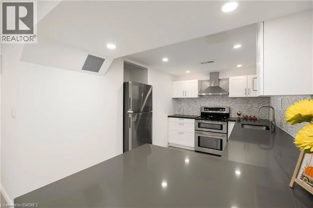 60 CHAMPLAIN Avenue Unit# Main Floor, #Main Floor