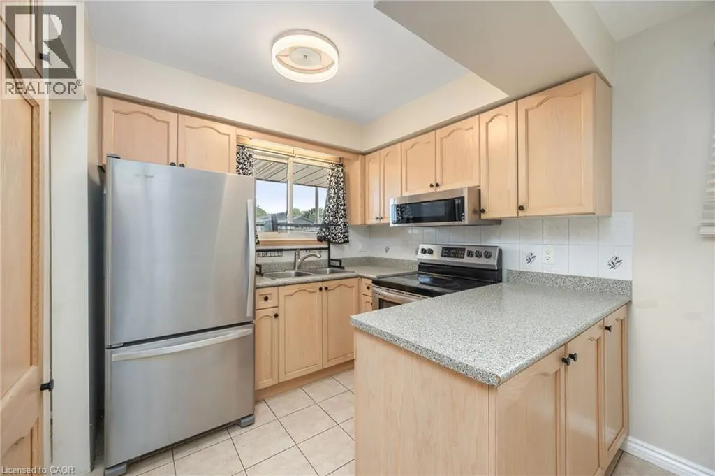60 CHAMPLAIN Avenue Unit# Main Floor, #Main Floor