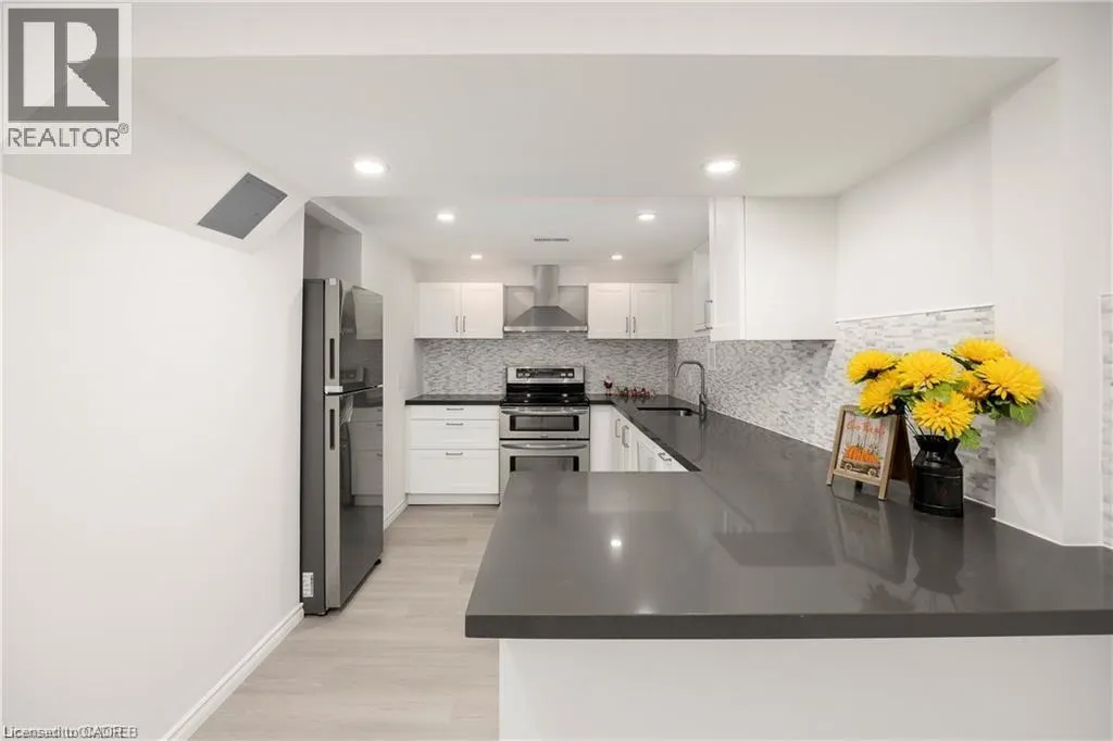 60 CHAMPLAIN Avenue Unit# Main Floor, #Main Floor