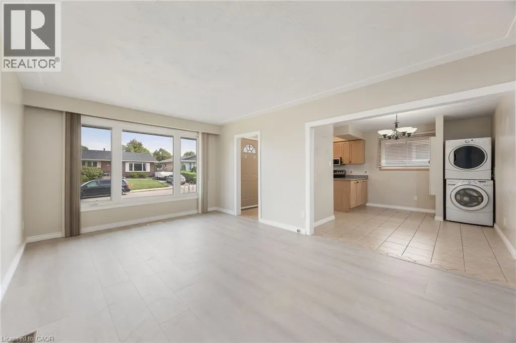 60 CHAMPLAIN Avenue Unit# Main Floor, #Main Floor