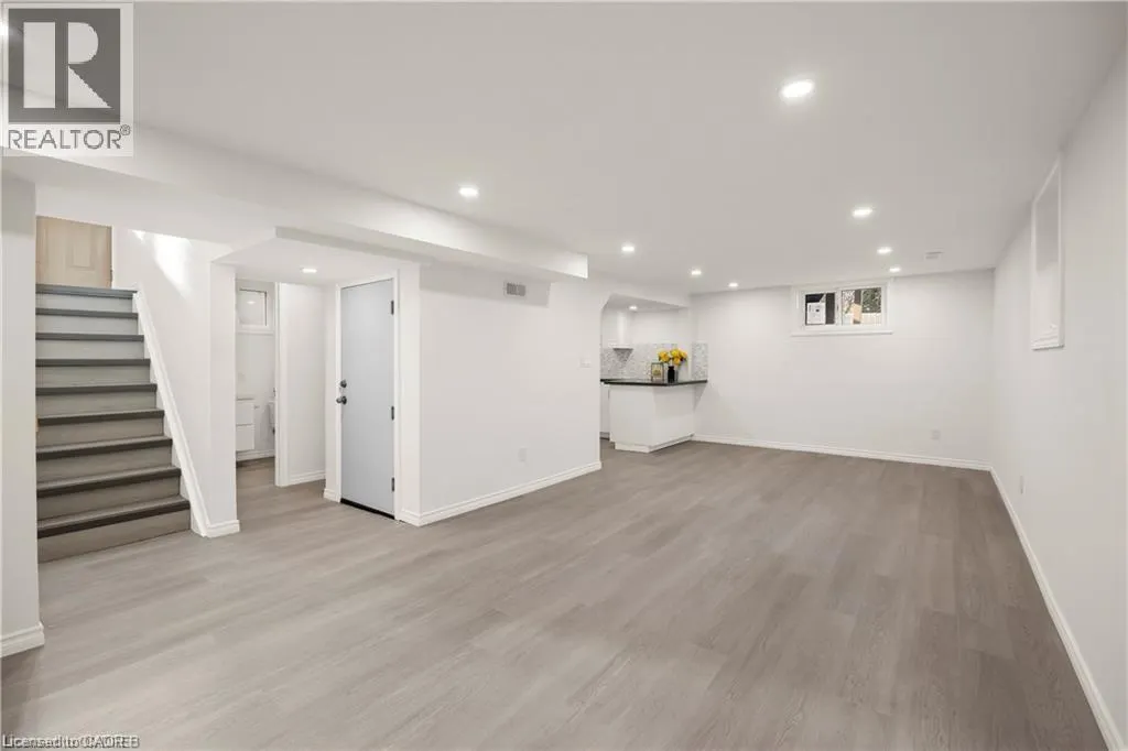 60 CHAMPLAIN Avenue Unit# Main Floor, #Main Floor