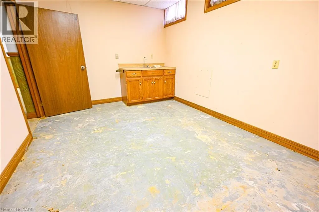 19 RIDOUT Street W