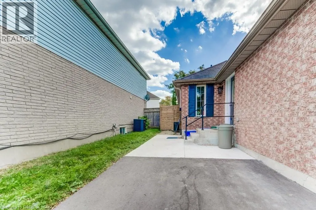 122 KOVAC Road Unit# Upper, #Upper