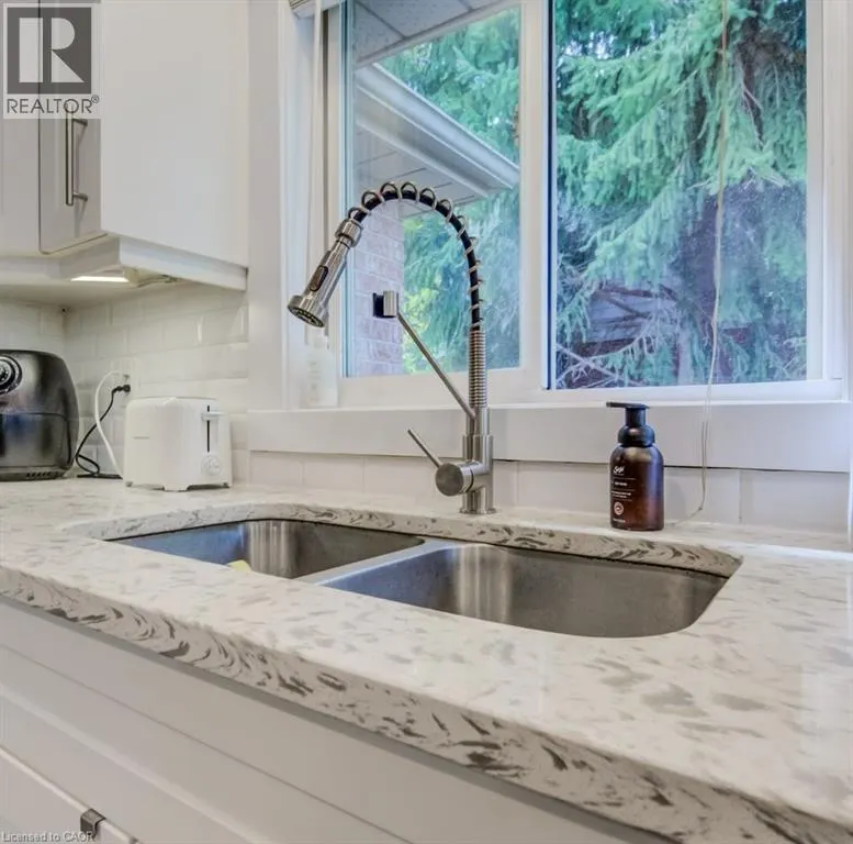 122 KOVAC Road Unit# Upper, #Upper