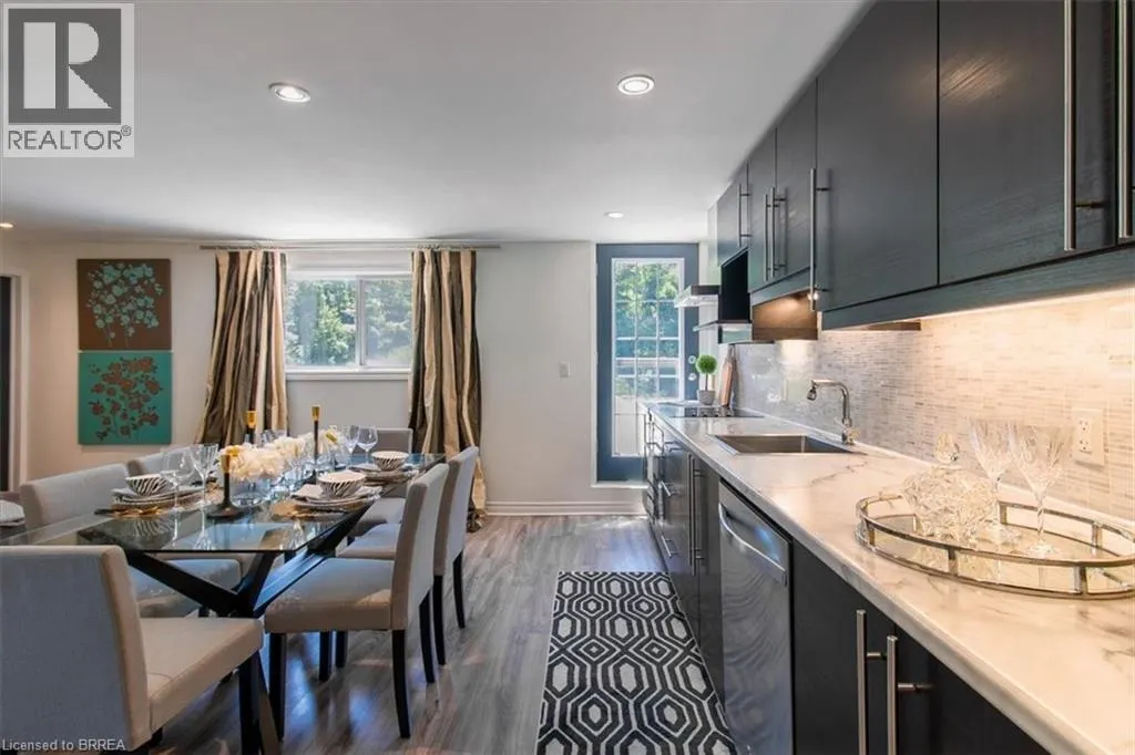 200 CHARLTON Avenue E Unit# PENTHOUSE, #PENTHOUSE