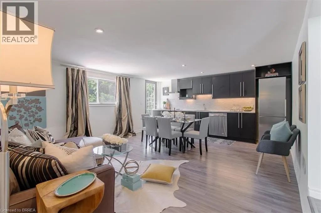 200 CHARLTON Avenue E Unit# PENTHOUSE, #PENTHOUSE