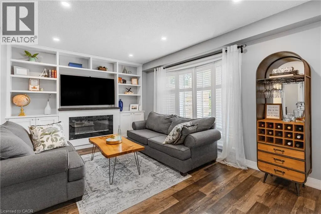 2213 HUNT Crescent