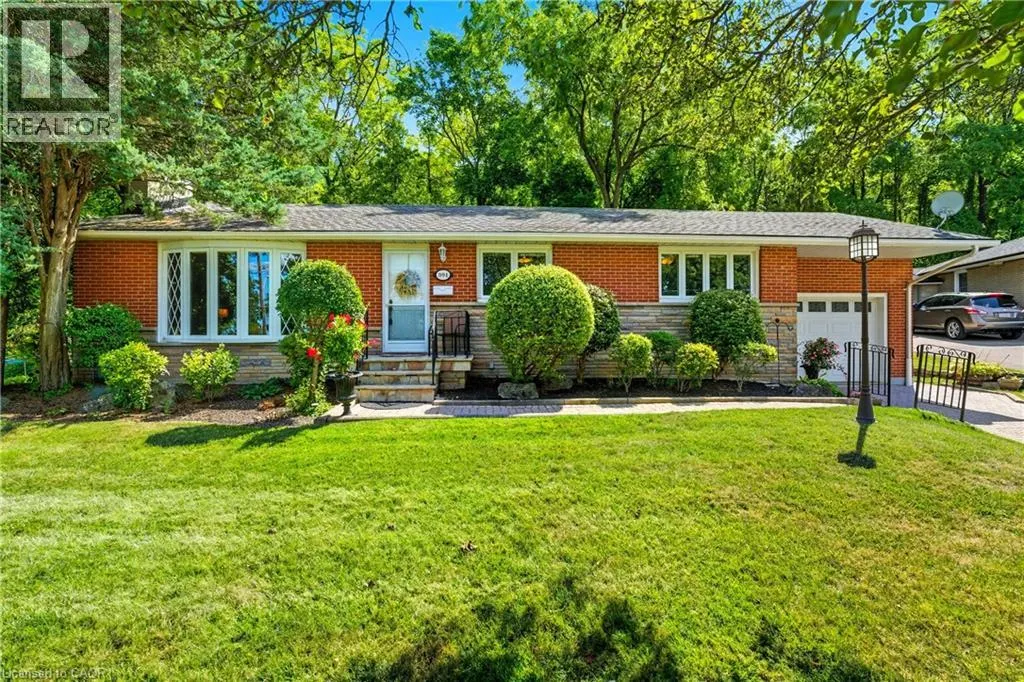 894 BISHOP Place