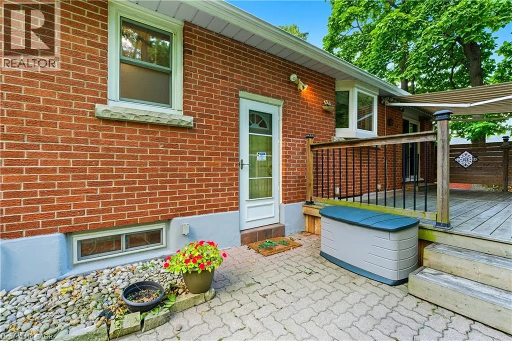 894 BISHOP Place