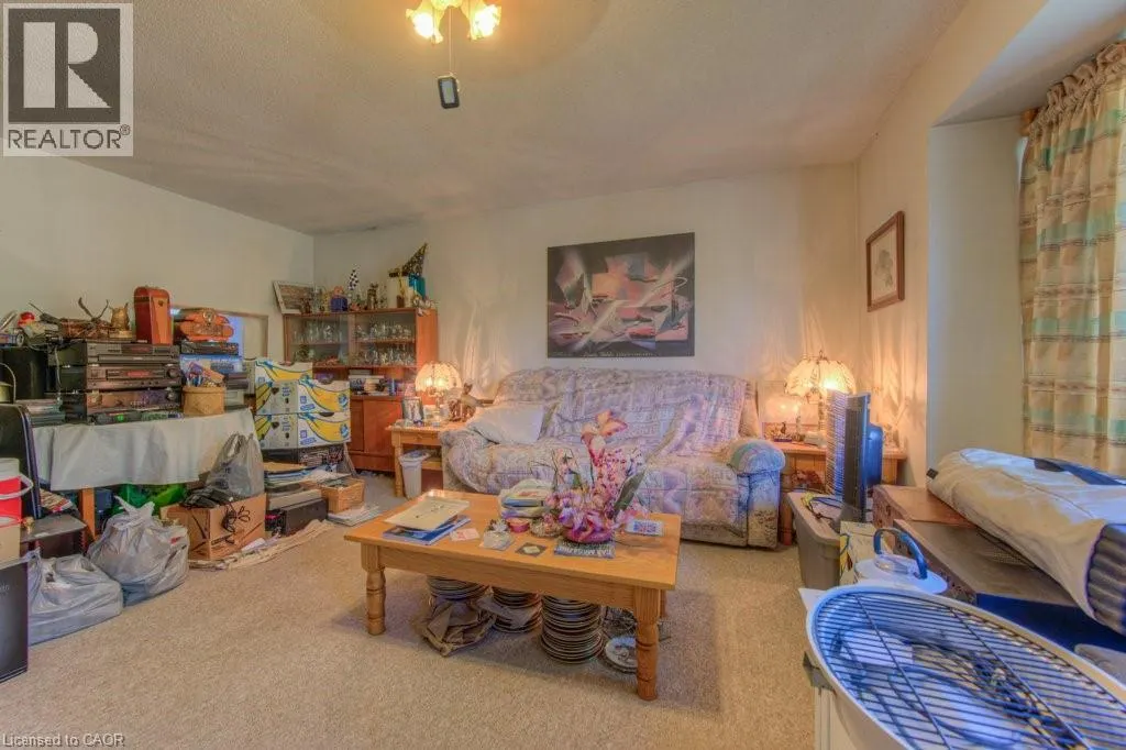 61 HILLBROOK Crescent