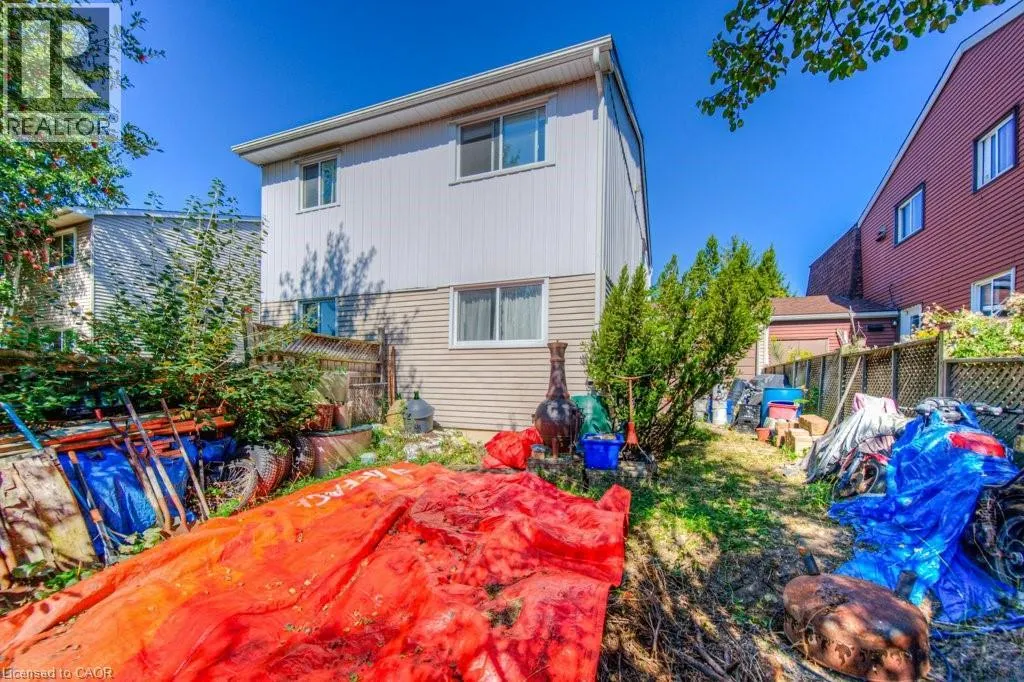 61 HILLBROOK Crescent