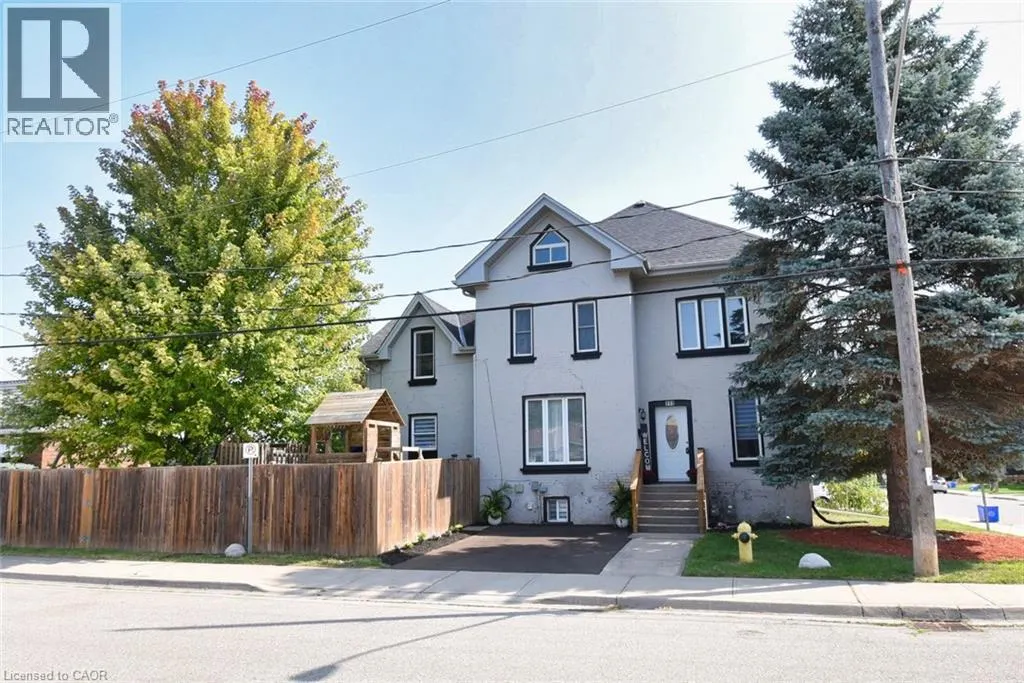 111 DRUMMOND Street