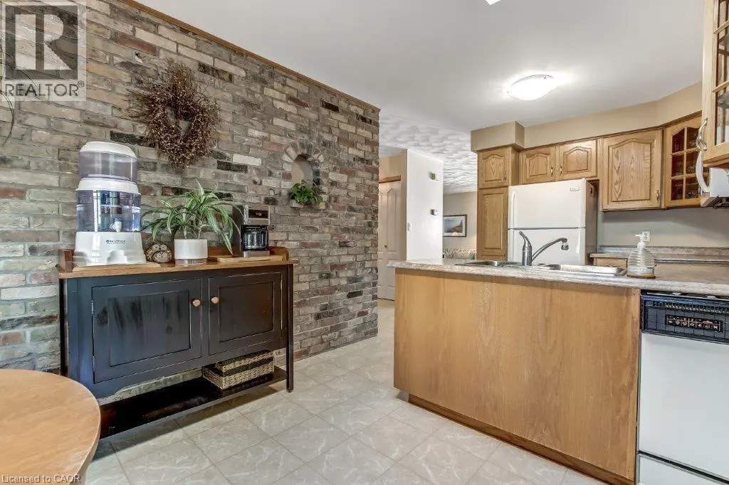2 FALLS Crescent