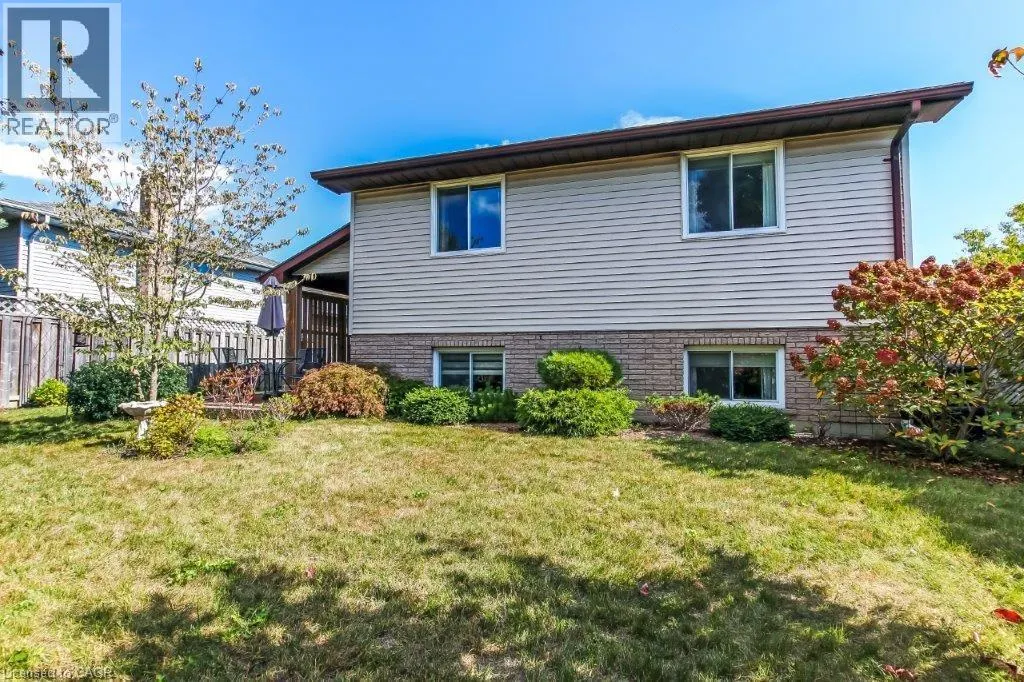 2 FALLS Crescent