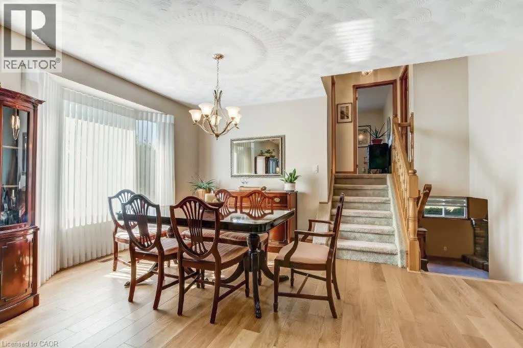 2 FALLS Crescent