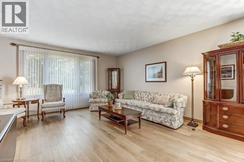 2 FALLS Crescent