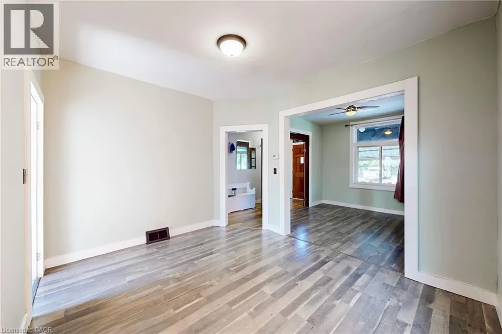 206 LOCKE Street N