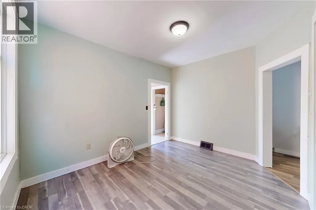 206 LOCKE Street N