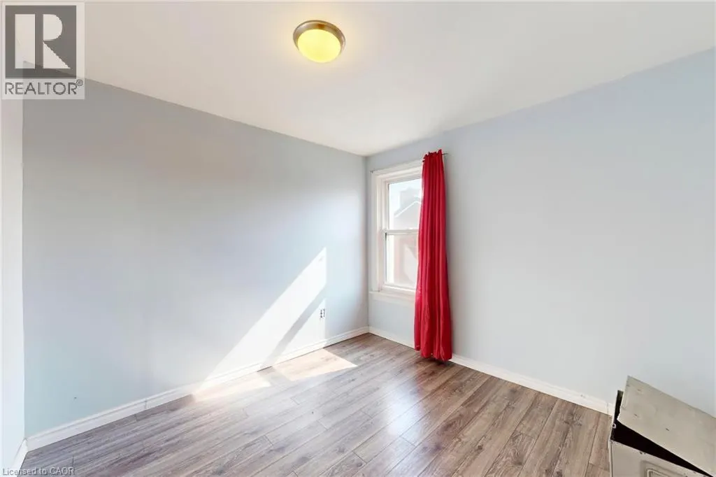 206 LOCKE Street N