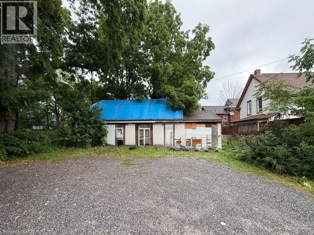 4405 SIMCOE Street