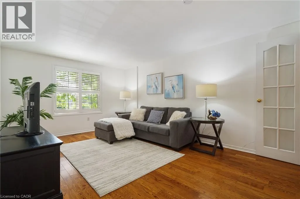 43 FAIRWOOD Place W