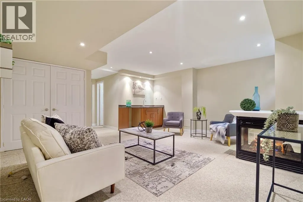 43 FAIRWOOD Place W