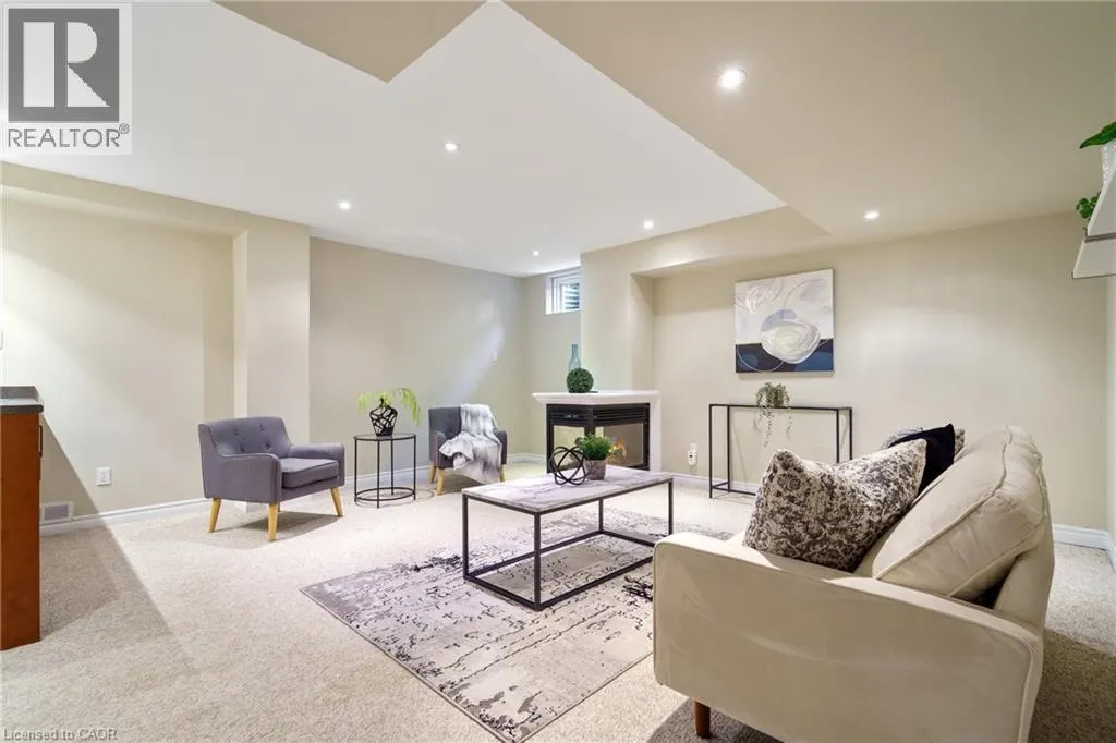 43 FAIRWOOD Place W