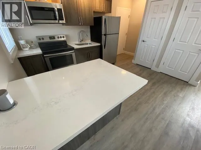 161 WELLINGTON Street N Unit# 205, #205
