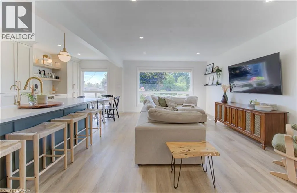 76 KENWOOD Drive