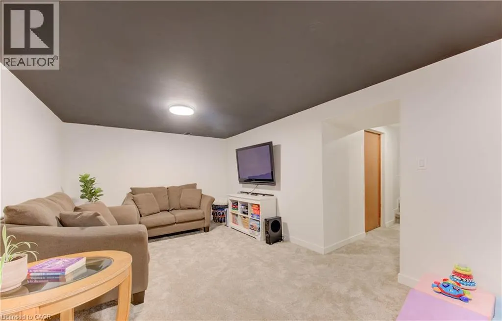 76 KENWOOD Drive