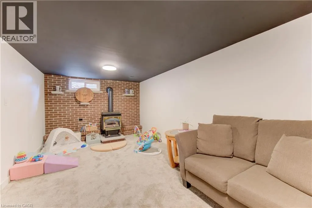 76 KENWOOD Drive