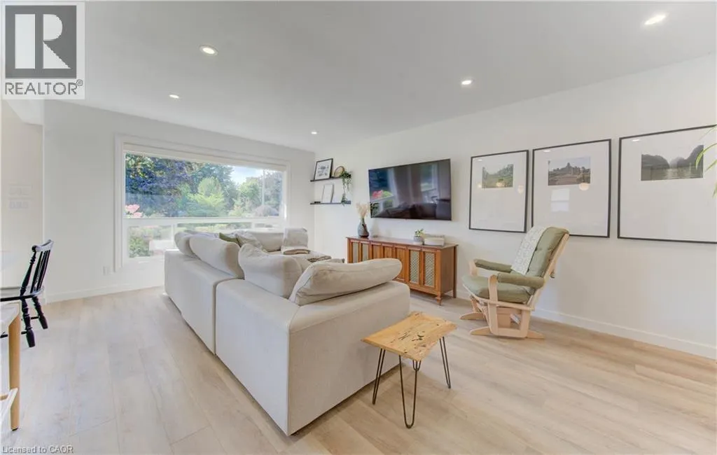 76 KENWOOD Drive