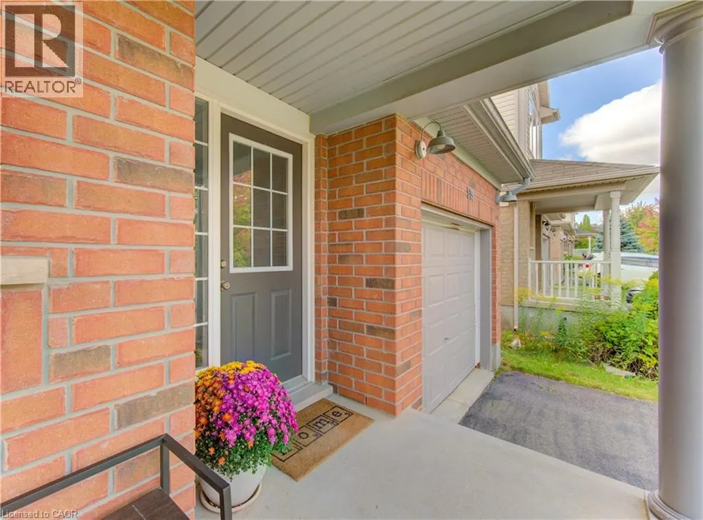 579 COMMONWEALTH Crescent