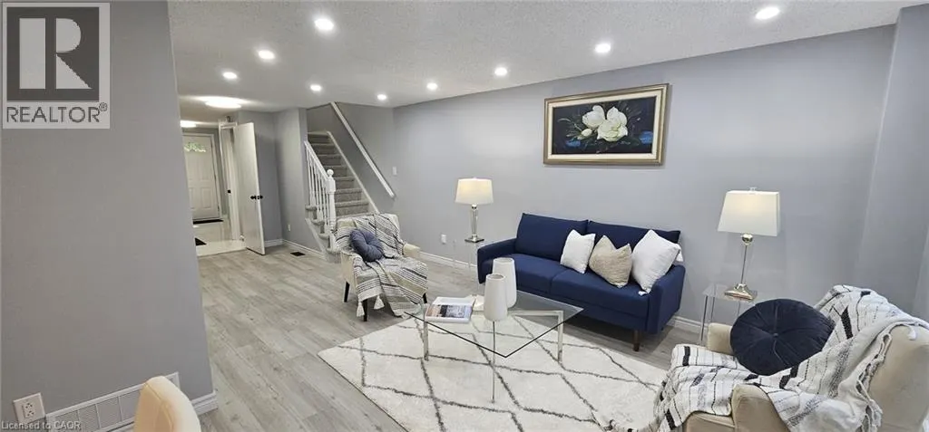 38 POPLAR Drive